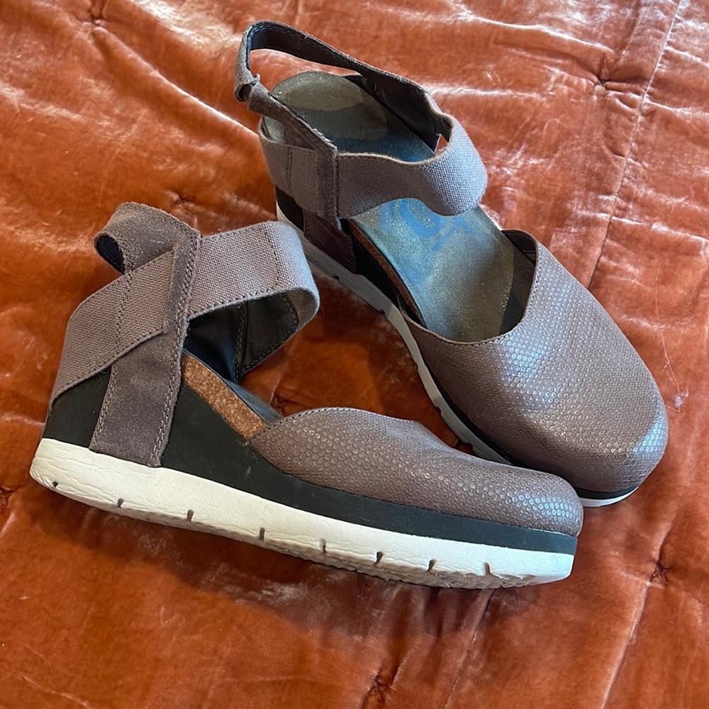 OTBT wedge shoes